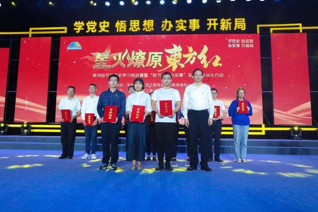 逃离昏暗下的小村
