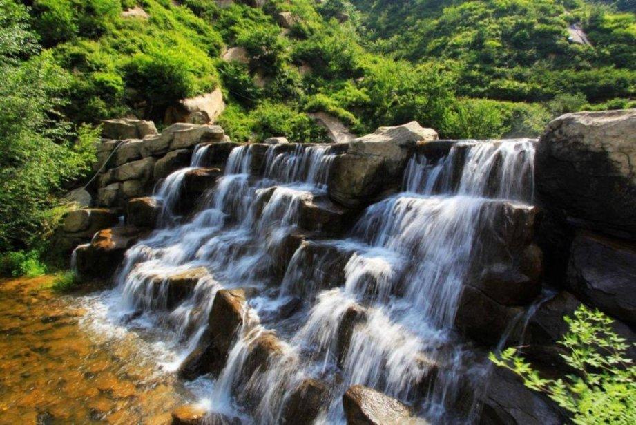 他曾是耶鲁精英,拒绝外国百万高薪回国,走进山区成为村官